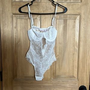 NWT Victorias Secret Ivory White lace lingerie